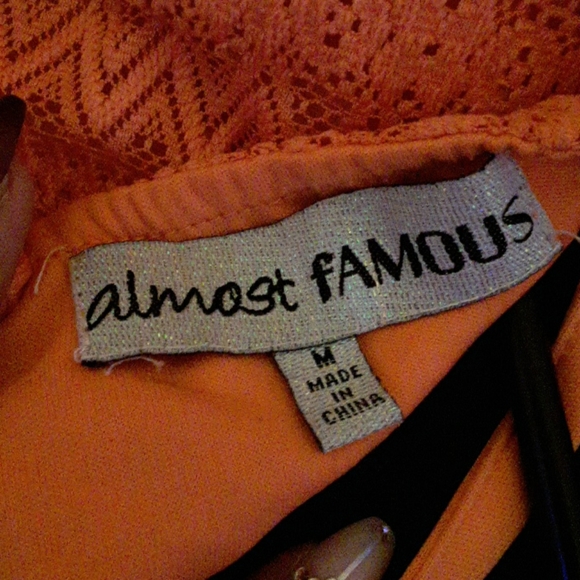 A dress - Picture 3 of 3